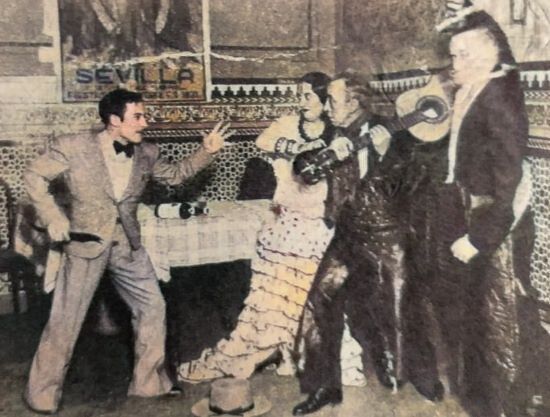 Lolo, la Andalucita, Luis Triguero e Hilario Flores en un colmao porteño (Antena, 25-1-1936).