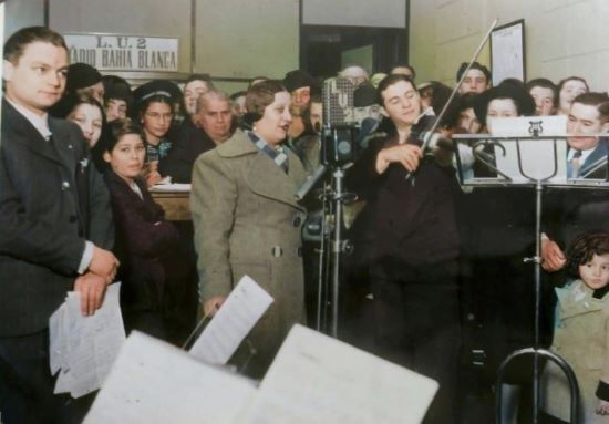 Rosario Núñez en los estudios de Radio Bahía Blanca (Archivo Andalucita).