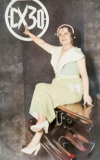 Rosario Núñez, en los estudios de Radio Nacional, CXC30, de Montevideo (Archivo Andalucita). 