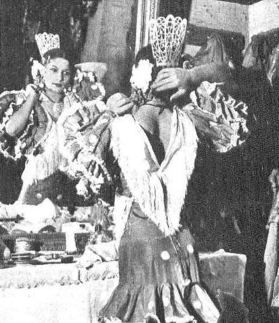 Carmen Amaya en su camerino del Maravillas (Caras y Caretas, 2-1-1937).