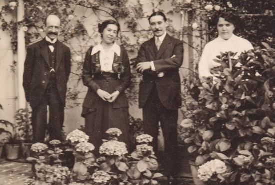 Manuel de Falla, María Lejárraga, Joaquín Turina y Nati Lejárraga  en 1914 (Archivo María Lejárraga)