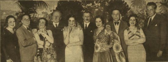 Los hermanos Quintero, Enrique Pavón, Olvido Rodríguez, Margarita Carvajal, Anita Sevilla y Celia Gámez (Ahora, 14-6-1933).