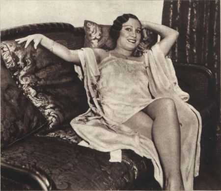 Anita Sevilla, en el reportaje de la revista Crónica (31-12-1933).