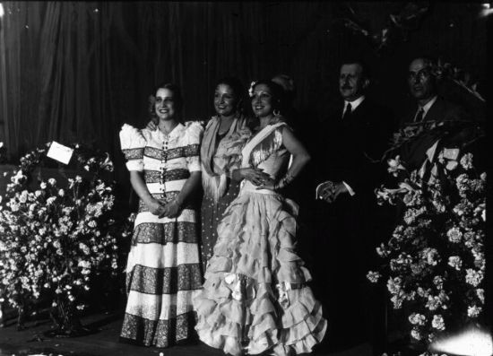 Anita Sevilla con Carmen Díaz en el beneficio de esta última, Teatro Cómico, 18-6-1936.