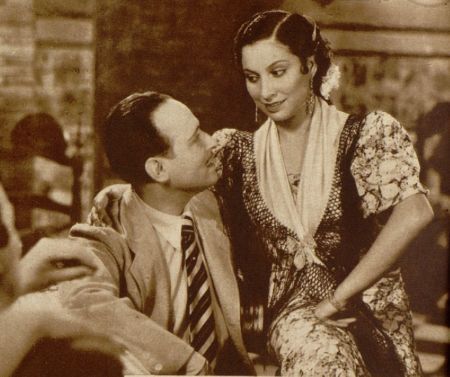 Anita Sevilla y Fernández de Córdoba en una escena de El genio alegre (Films Selectos, 24-10-1936).