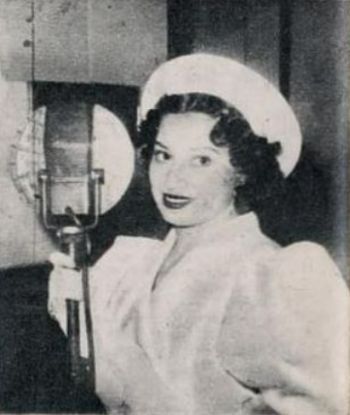Anita Sevilla en una emisora de radio argentina (Radilandia, 28-12-1937). 