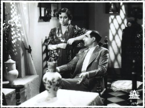 Anita Sevilla yErasmo Pascual en una escena de El genio alegre. Foto de Manuel Novoa (Filmoteca de Cataluña).