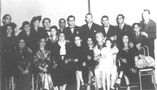 Anita Sevilla junto a García Matos, Antonio y Luisa Triana y la famillia Amaya (López Mohiño).