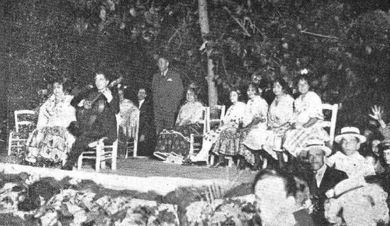 Actuación de la zambra gitana en el Concurso de Cante Jondo de Granada. (Granada Gráfica, agosto de 1922, p. 18).