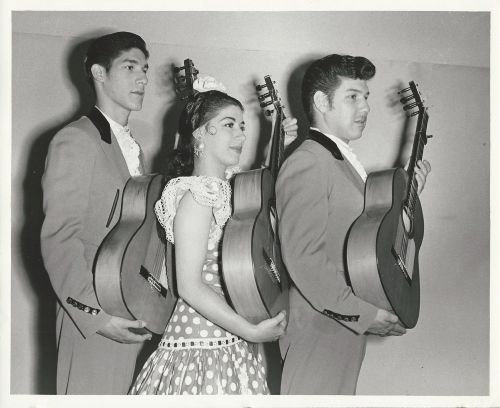 Sarita Heredia con sus hermanos René y Enrique (Archivo René Heredia). 