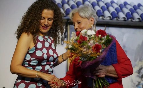 Con Tina Pavón, al finalizar el acto de reconocimiento. Foto: Kiko Valle. 