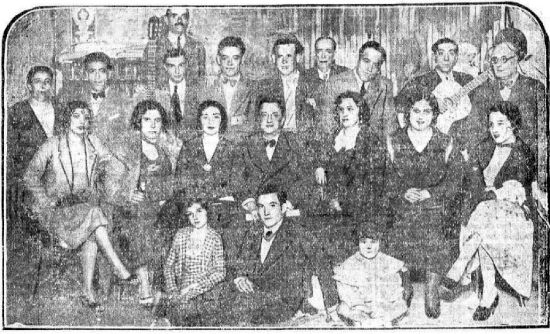 Inés García, Aurorita Peris, Lolita Lledó, Niña de Córdoba, Mery Molina, Niña de Écija, Hilario Flores, Jesús Perosanz, el Americano, Manuel Cumbreras, Niño de Talavera, Lolo, Manuel Torres y el maestro Cristóbal (Foto Díaz Casariego, Heraldo de Madrid, 12-11-1932).