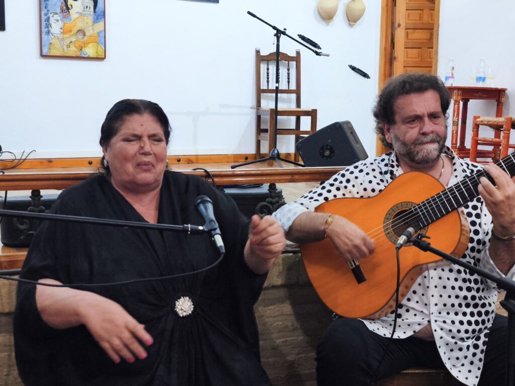 Inés Bacán y Antonio Moya en la Peña Flamenca Pepe Montaraz de Lebrija.